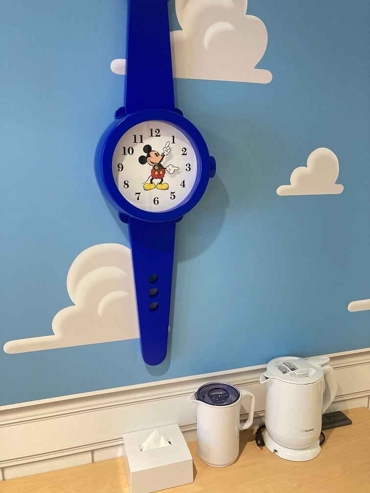 壁掛け時計（ミッキーの腕時計デザイン）の写真